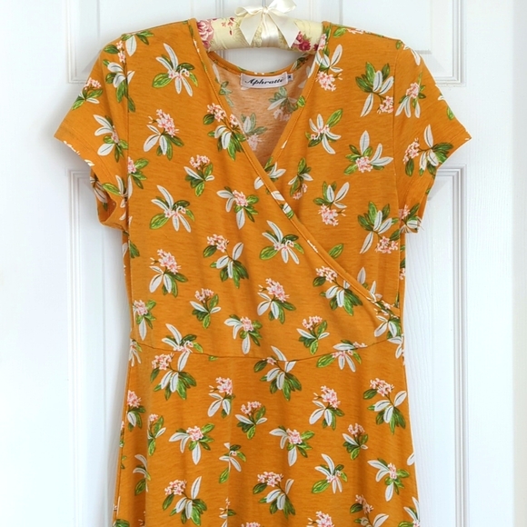 Aphratti Sundress - Picture 2 of 11